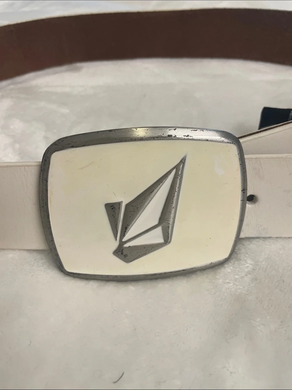 Volcom Men's Half Stone White Leather Belt with Logo Buckle - Picture 2 of 12